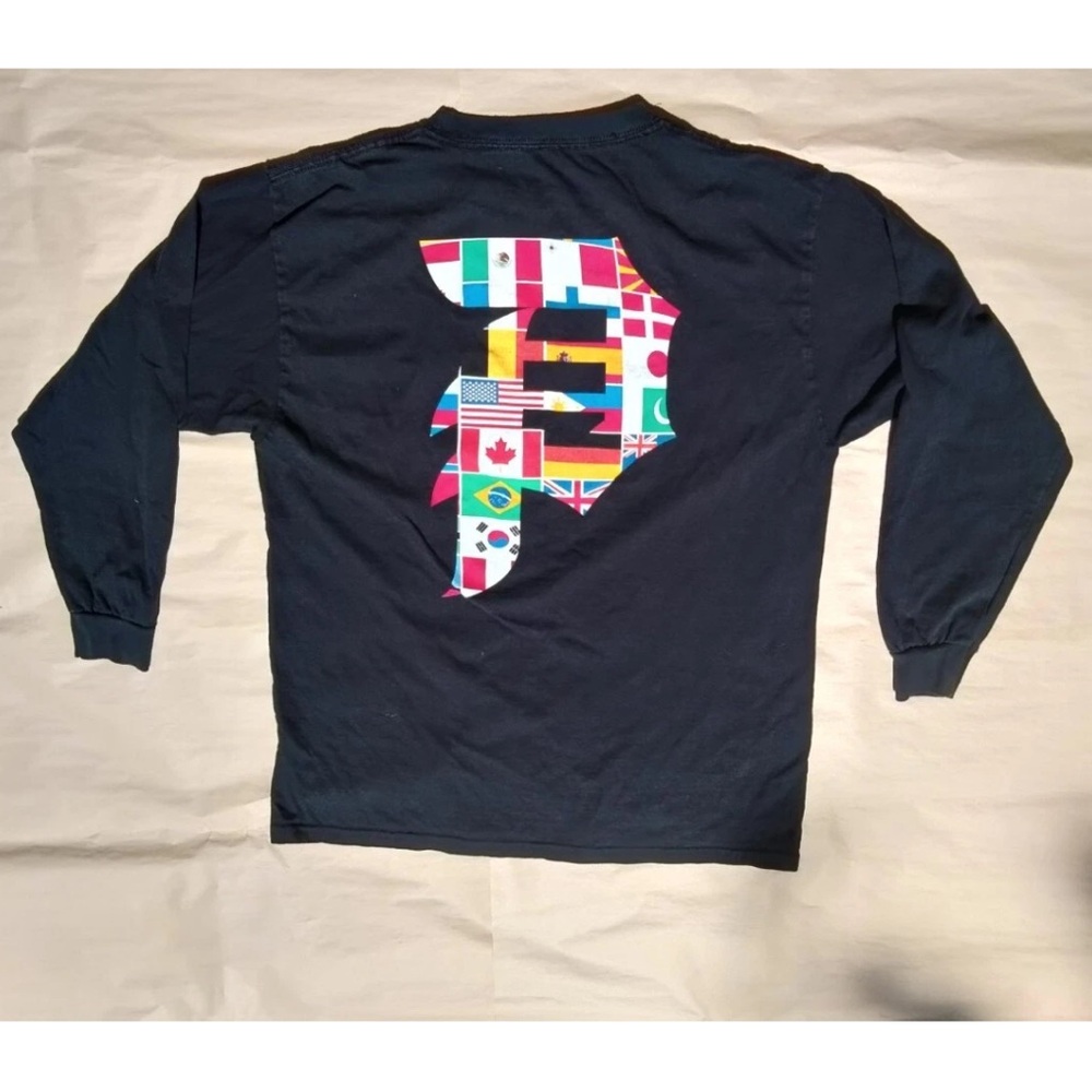 Primitive T Shirt Long Sleeve Black Skateboarding  P Flag Design Youth Size XL.